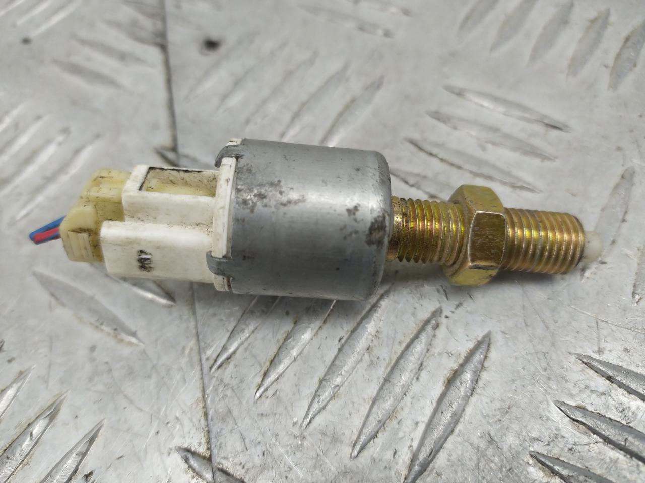 датчик педали сцепления Toyota RAV4 3 поколение (XA30) (2005 - 2008) - фото №1