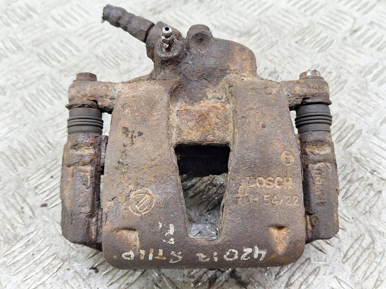 суппорт передний правый Fiat Stilo 1 поколение 2002, 1.6 л., 182 B6.000, бензин, МКПП, синий, хетчбэк 5 дв., передний привод - фото №1