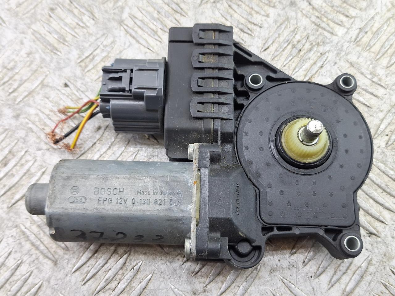 моторчик стеклоподъемника задний левый Jaguar X-Type 1 поколение 2005, 2.2 л., дизель, МКПП, синий, седан, передний привод, 944064557, 1022010147, 0130821547 - фото №1