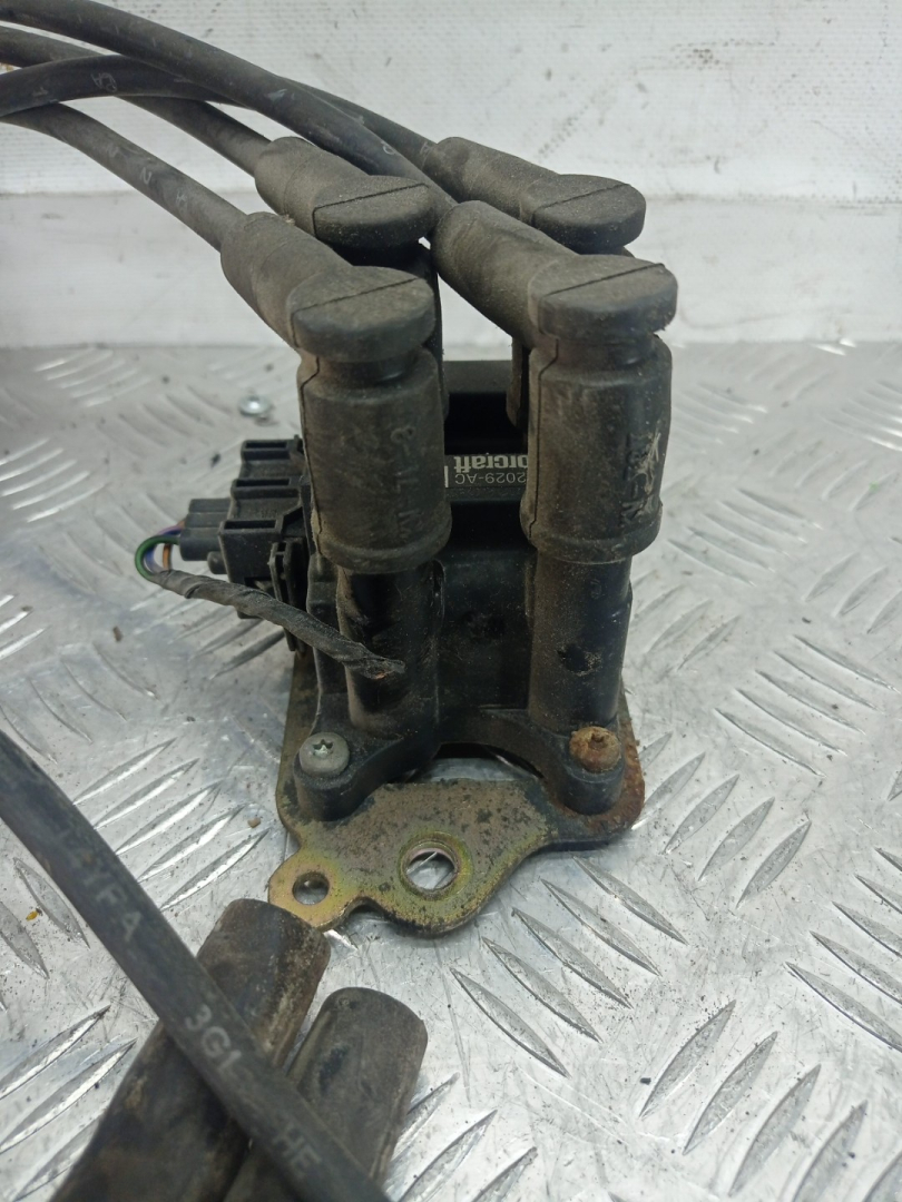 катушка зажигания Ford Ka 1 поколение 2001, 1.3 л., бензин, МКПП, желтый, хетчбэк 3 дв., передний привод, 988F12029AC - фото №1