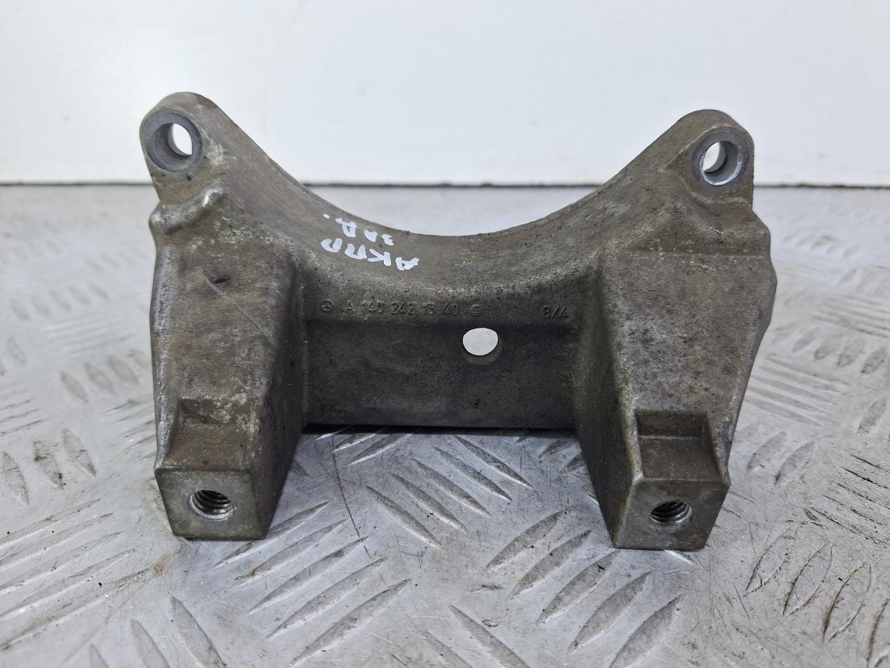 кронштейн КПП Mercedes-Benz C-Класс W203/S203/CL203 W203.046 2003, 1.8 л., M 271.946, бензин, АКПП, серебро, седан, задний привод, A1402421340 - фото №1