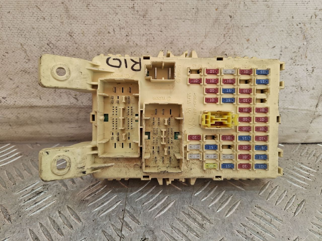 блок предохранителей Hyundai Solaris 1 поколение 2012 - фото №1