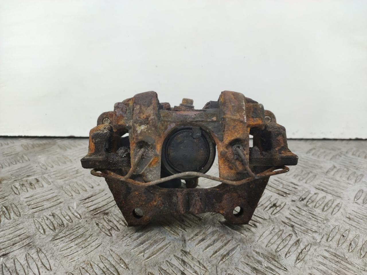 суппорт задний правый Volkswagen Golf Sportsvan 1 поколение 2017, 1.2 л., CYVA, бензин, МКПП, универсал, передний привод - фото №1