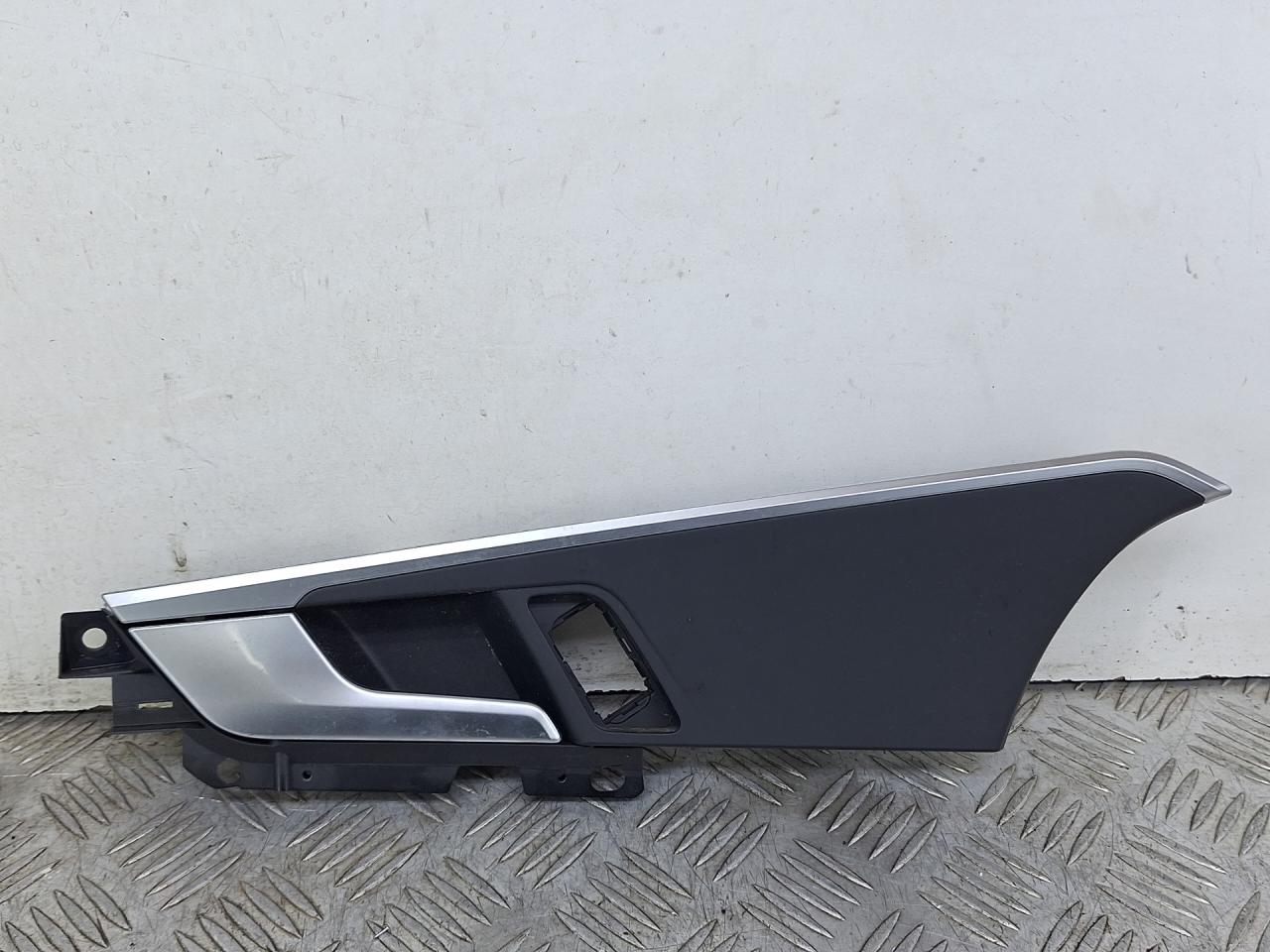 ручка внутренняя передняя левая Audi A4 B9 2017, 1.4 л., CVNA, бензин, 6МКПП, темно-синий, универсал, передний привод, 8W0959521A - фото №1