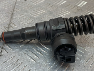 форсунка Volkswagen Golf 5 поколение (2003 - 2009), 1.9 л., дизель, 03813073AG