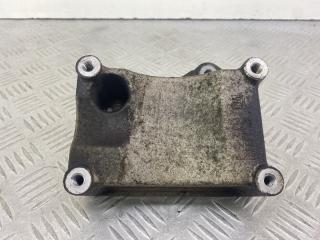 кронштейн компрессора кондиционера Chevrolet Spark M300 2012, 1.0 л., бензин, МКПП, красный, хетчбэк 5 дв., передний привод