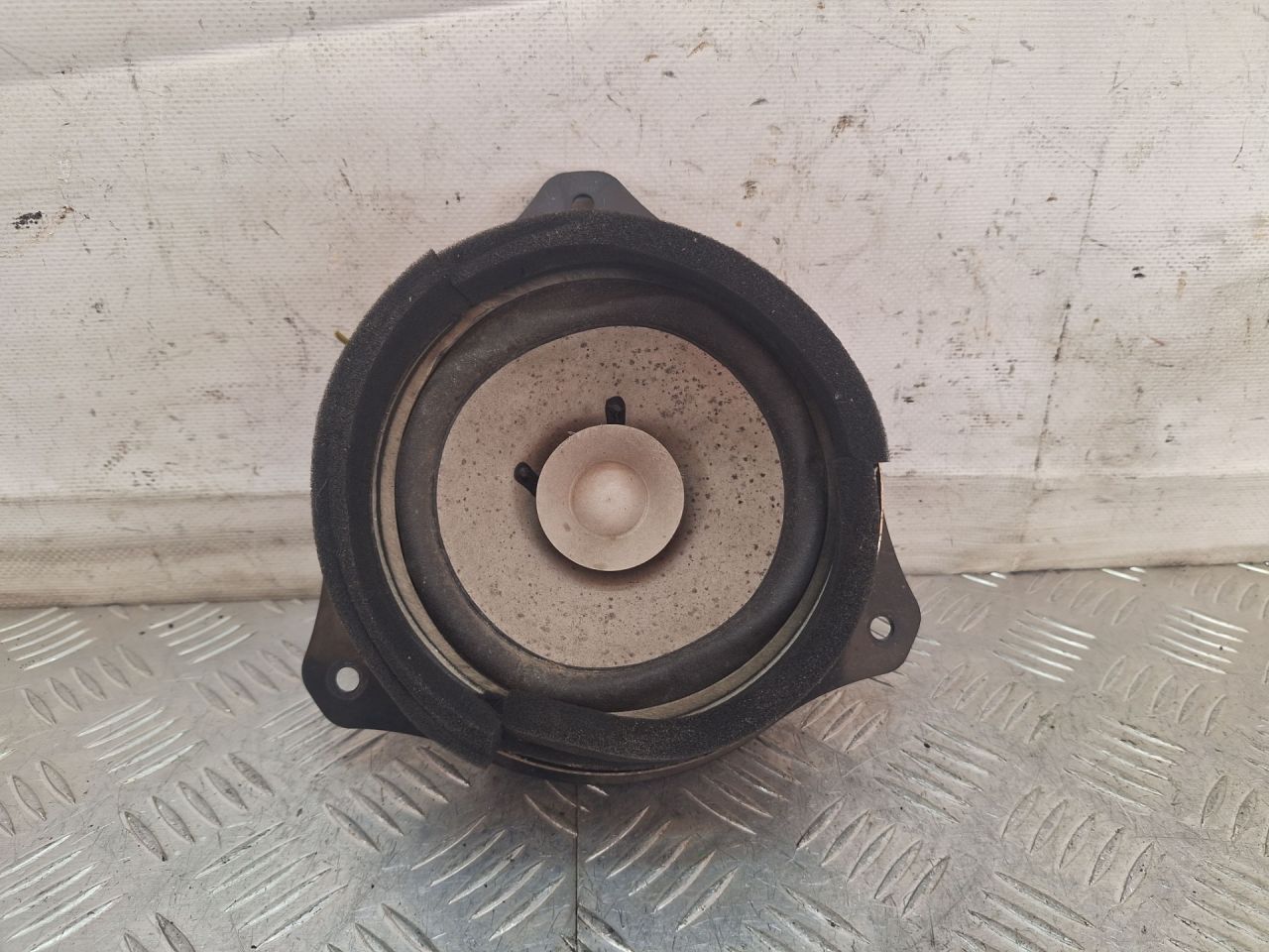 динамик двери Suzuki Liana 1 поколение 2004, 1.6 л., M16A, бензин, МКПП, черный, универсал, передний привод, 3910454G10 - фото №1