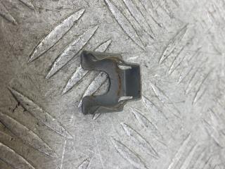 крепление форсунки Ford Fiesta 5 поколение 2003