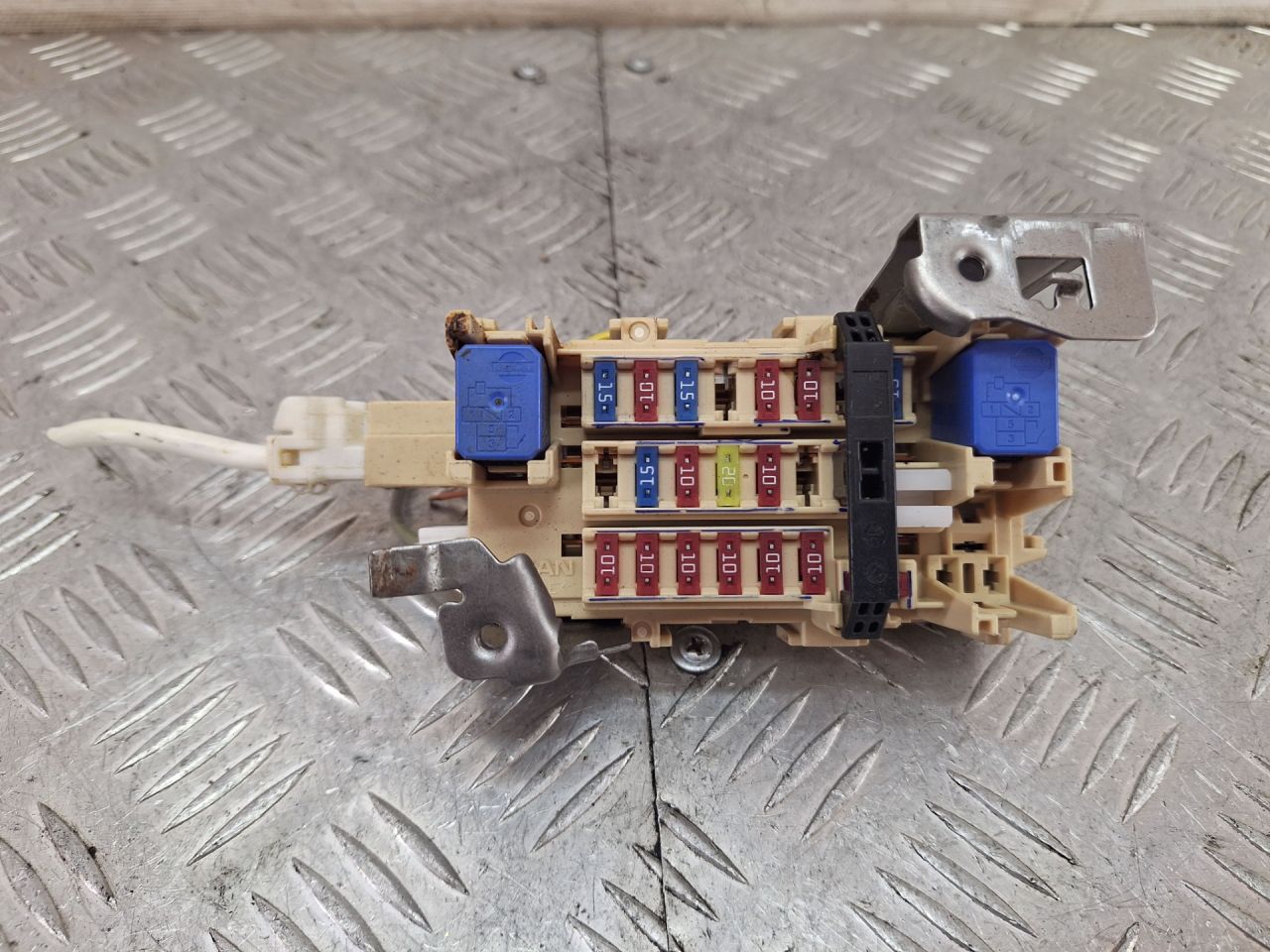 блок предохранителей Nissan Micra 4 поколение (K13) 2011, 1.2 л., HR12DE, бензин, МКПП, хетчбэк 5 дв., передний привод - фото №1