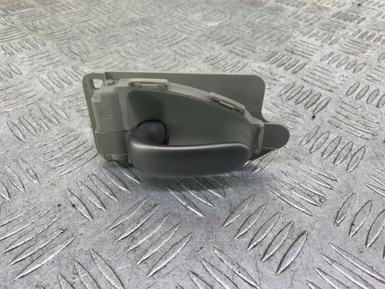 ручка внутренняя задняя правая Citroen Xsara Picasso 1 поколение 2004, 1.8 л., 6FZ (EW7J4), бензин, МКПП, серый, передний привод, 9631487777, 3513100006 - фото №1