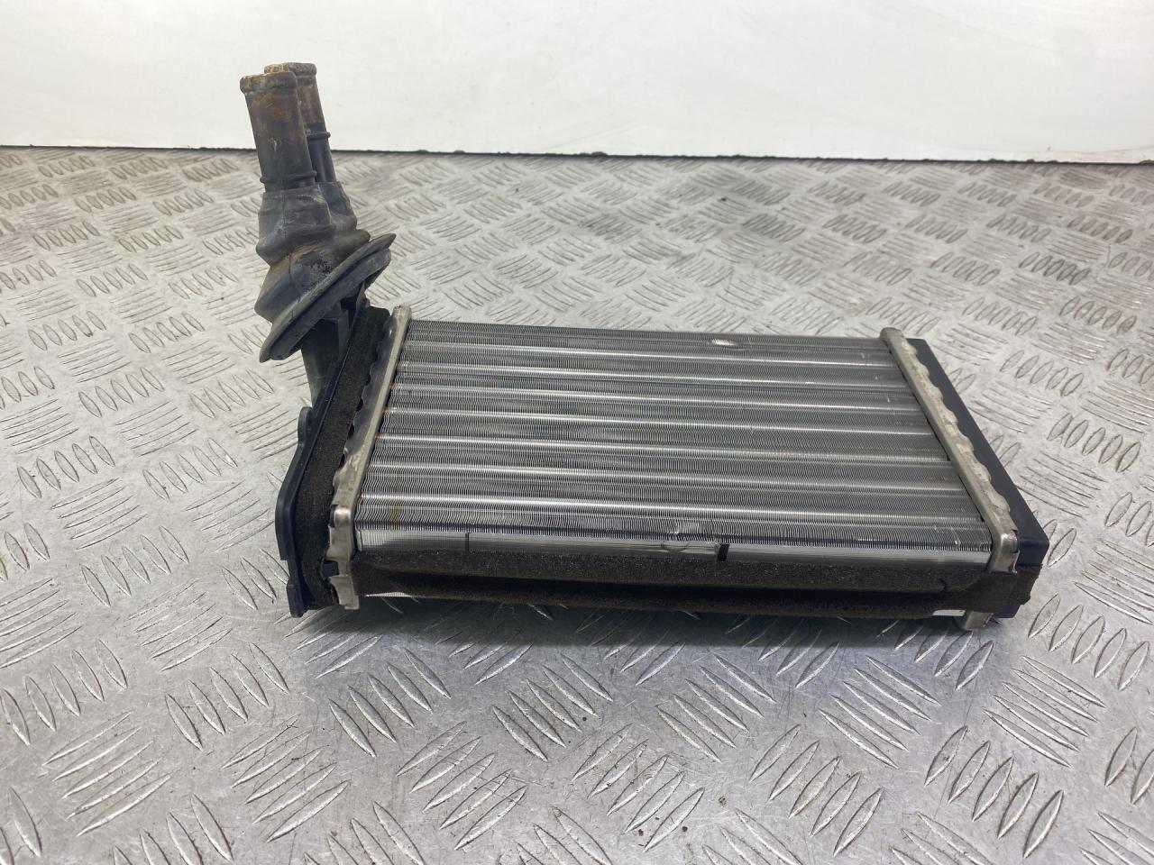 радиатор отопителя (печки) Volkswagen Passat B5 1998, 1.8 л., ARG, бензин, МКПП, серебро, универсал, передний привод, 8D18190310 - фото №1