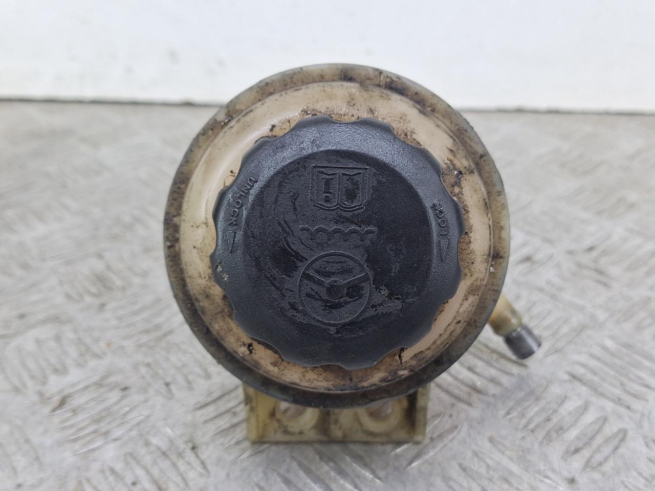 бачок гидроусилителя Daewoo Kalos 1 поколение 2004, 1.4 л., F14D3, бензин, МКПП, красный, минивэн, передний привод - фото №1