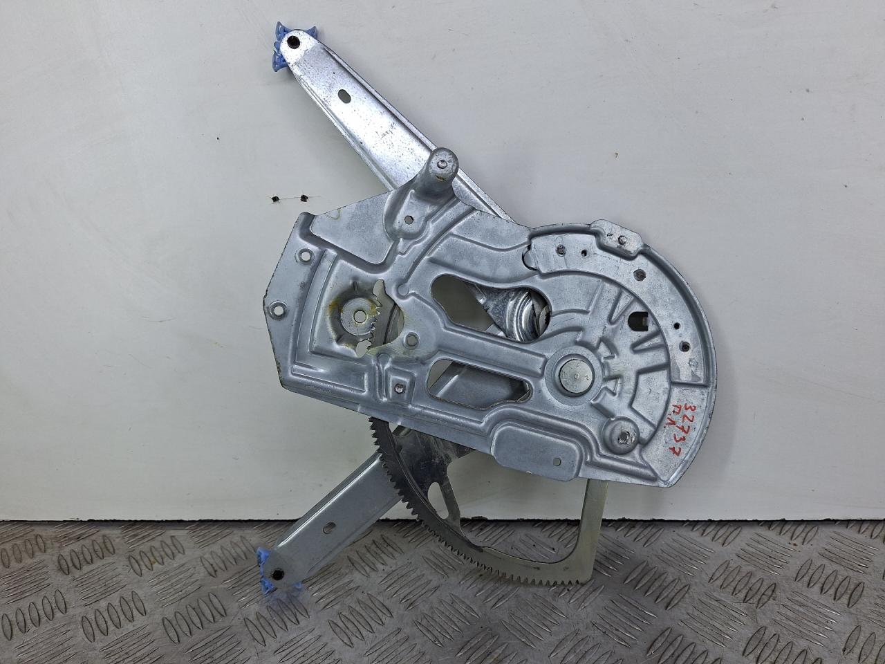 стеклоподъемник передний левый Volvo V70 2 поколение 2001, 2.4 л., B 5244 T3, бензин, АКПП, серебро, универсал, полный привод - фото №1