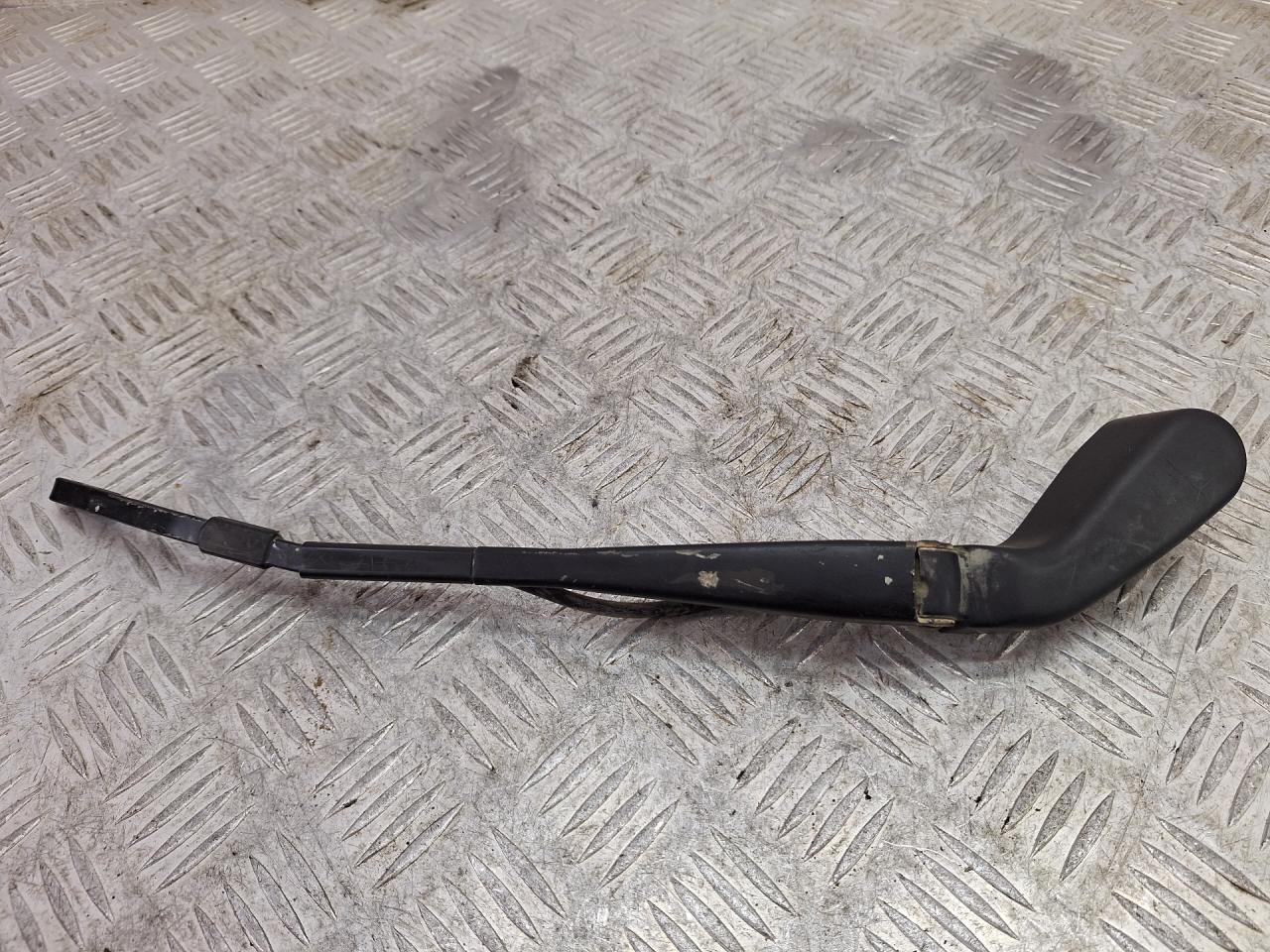 щеткодержатель (поводок стеклоочистителя, дворник) Mercedes-Benz Vito W639 2010, 3.0 л., OM 642.990, дизель, АКПП, белый, микроавтобус, задний привод - фото №1