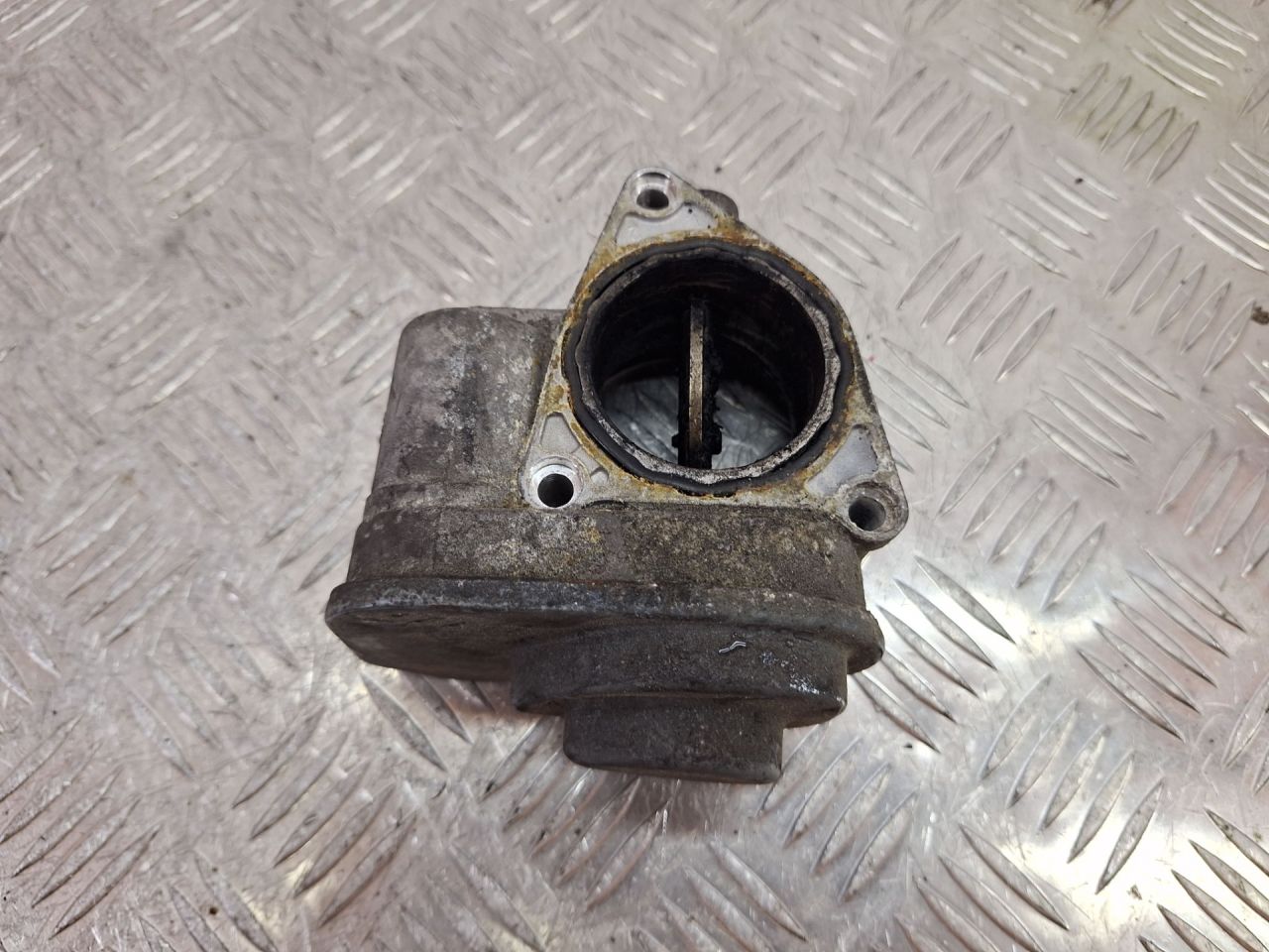 заслонка дроссельная Chrysler Sebring 3 поколение 2009, 2.0 л., дизель, МКПП, черный, кабриолет, передний привод, 038128063G - фото №1