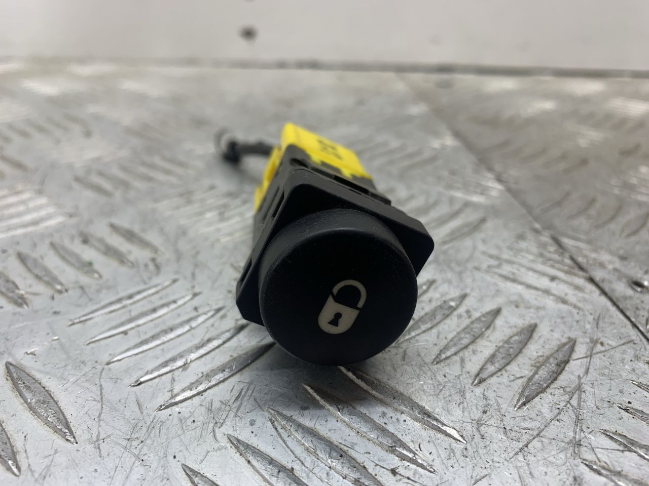 кнопка центрального замка Citroen Xsara Picasso 1 поколение (1999 - 2004), 96317191 - фото №1