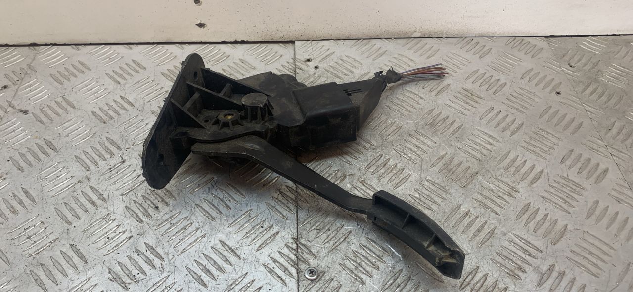 педаль Ford Transit 6 поколение (2000 - 2006), YC159F836BC - фото №1