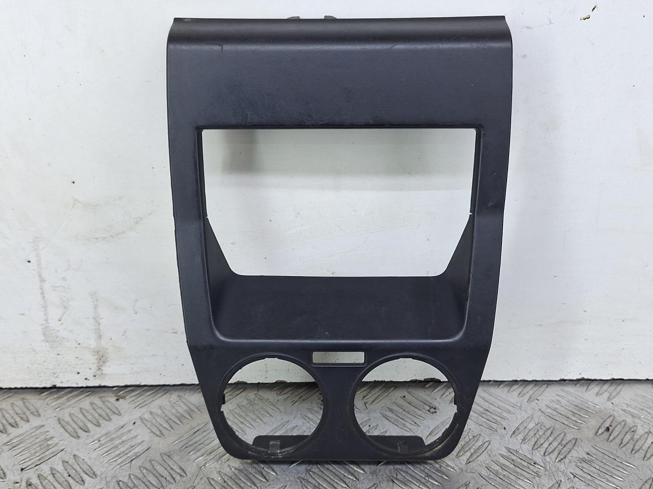 Декоративная накладка центральной консоли Land Rover Discovery 3 поколение L319 2007, 2.7 л., 276DT, дизель, АКПП, серый, внедорожник 5 дв., полный привод, V500242 - фото №1