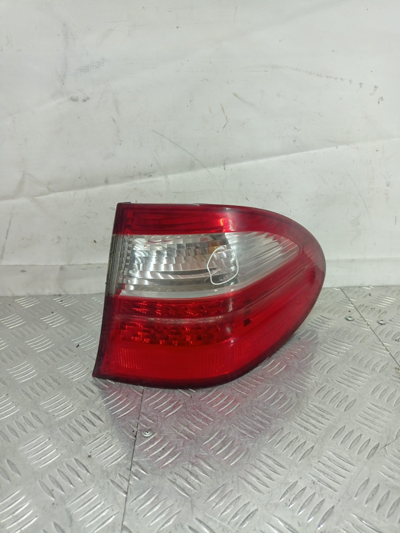 фонарь задний правый Mercedes-Benz E-Класс W211/S211 2004, 3.2 л., OM 648.961, дизель, АКПП, черный, универсал, задний привод - фото №1