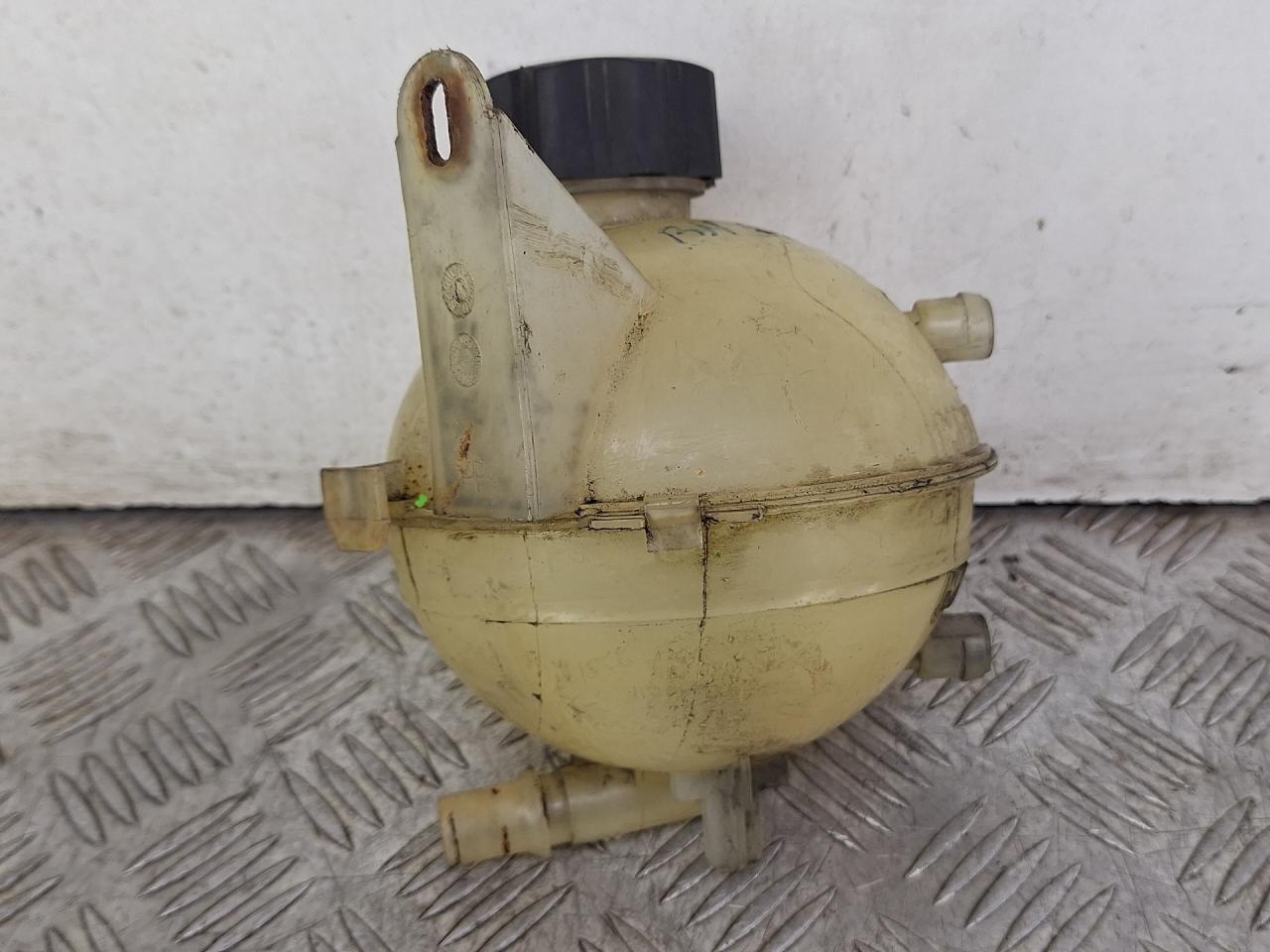 бачок расширительный Peugeot 307 1 поколение (2001 - 2005) - фото №1