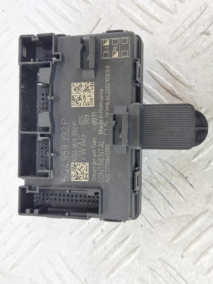 модуль управления двери Volkswagen Caddy 5 поколение 2022, бежевый, фургон, передний привод, 5Q4959392P - фото №1