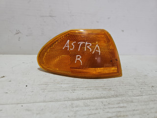 поворотник правый Opel Astra F 1994