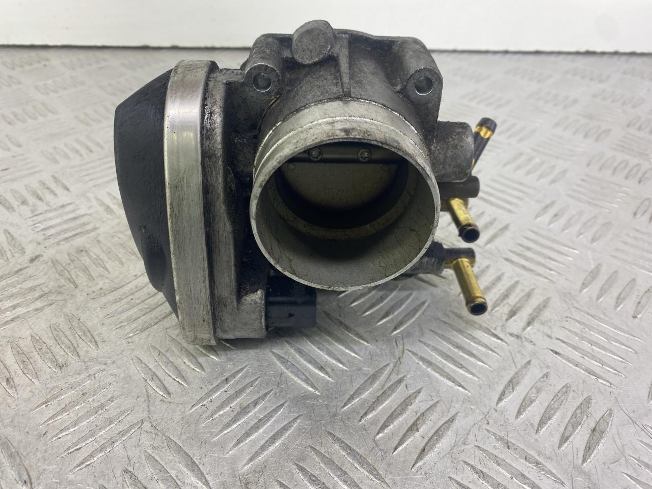 заслонка дроссельная Volkswagen Golf 5 поколение (2003 - 2009), 1.6 л., BSE, бензин, МКПП, передний привод, A2C53093430, 06A133062AT - фото №1
