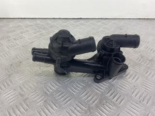 корпус термостата Volkswagen Touran 1 поколение [2-й рестайлинг] (2010 - 2015), 1.4 л., CAVC, бензин, 6МКПП, серый, минивэн, передний привод, 03C121025S, 03C121111P