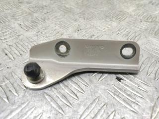 петля крышки багажника Volvo V70 2 поколение 2001, 2.4 л., B 5244 T3, бензин, АКПП, серебро, универсал, полный привод, 9483034RH