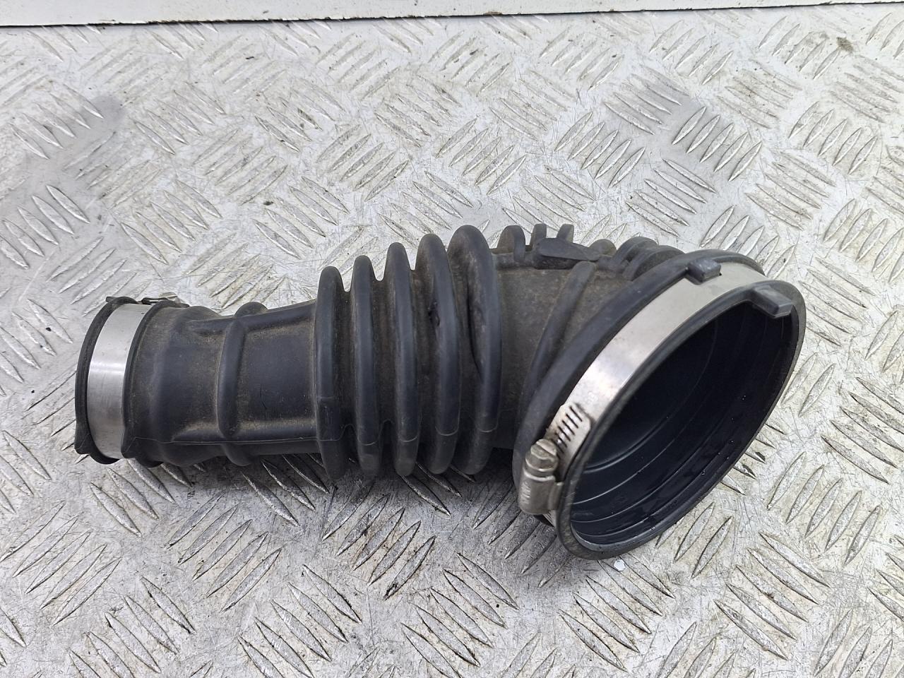 патрубок воздушного фильтра Opel Insignia 2 поколение (B) 2018, 2.0 л., дизель, АКПП, белый, хетчбэк 5 дв., полный привод, 84229306, 000251397 - фото №1