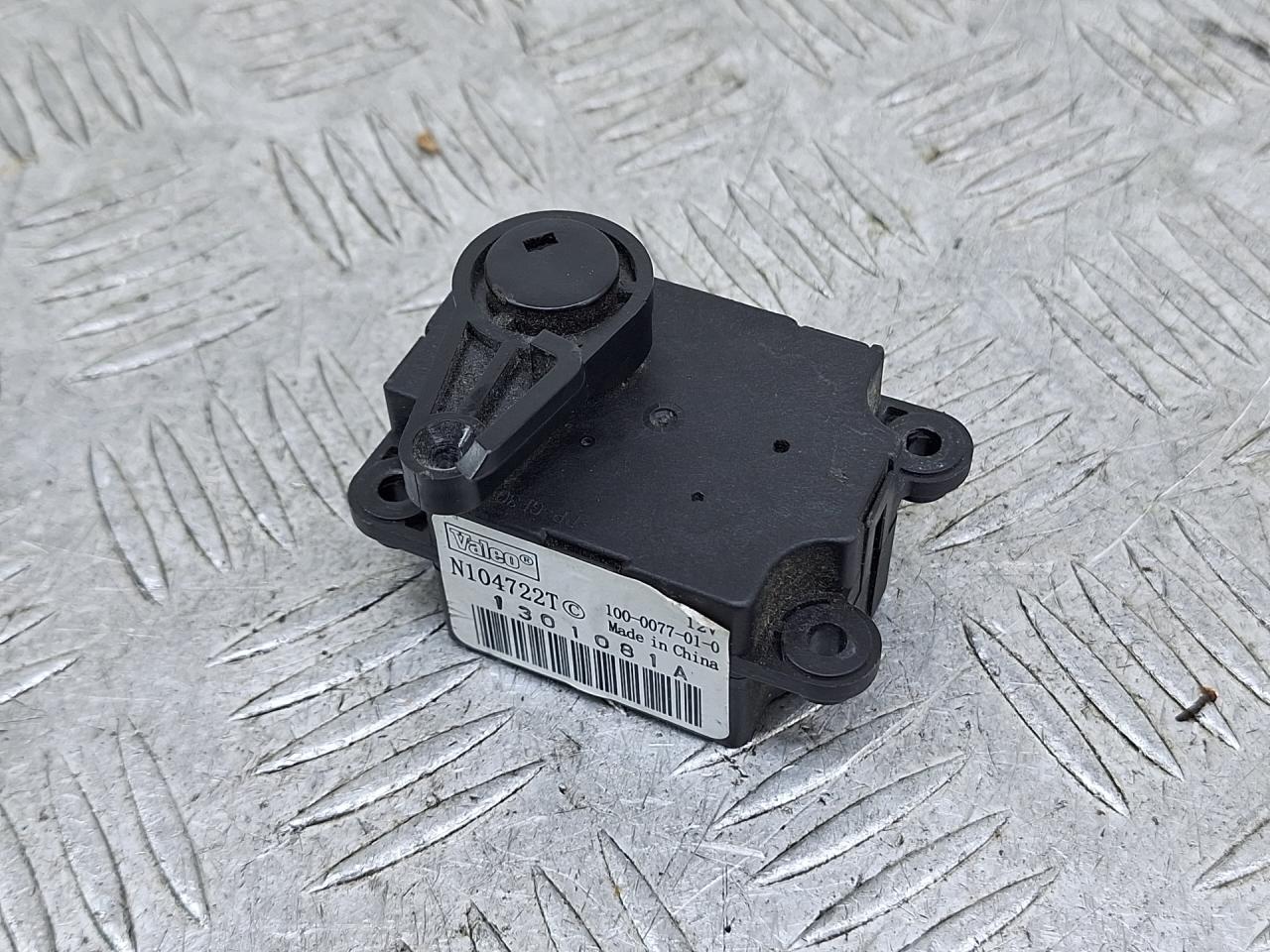 моторчик заслонки печки Nissan Micra 3 поколение (K12) (2002 - 2007), N104722T - фото №1