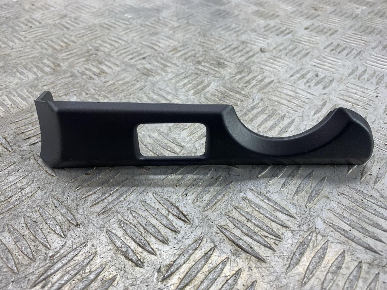 накладка на торпедо (консоль) Skoda Yeti 1 поколение 2013, 2.0 л., CFHF, дизель, 6МКПП, серый, универсал, полный привод, 5L1858417 - фото №1