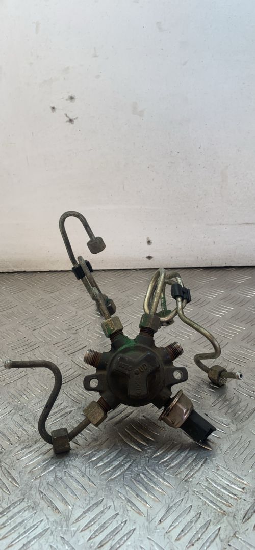 топливная рампа Renault Megane 2 поколение 2005, 1.5 л., дизель, 8200057345 - фото №1