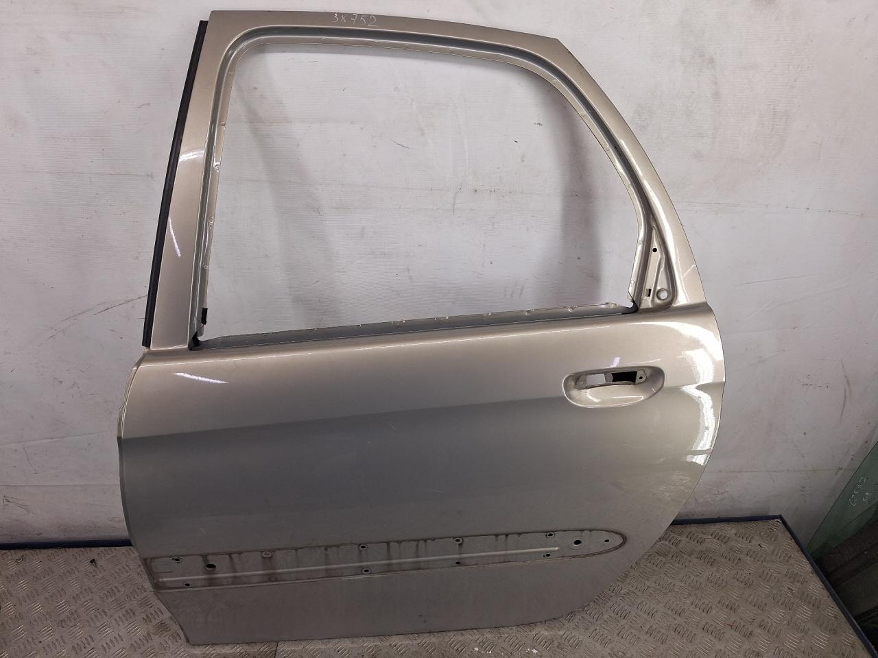 дверь задняя левая Citroen Xsara Picasso 1 поколение 2004, 1.8 л., 6FZ (EW7J4), бензин, МКПП, серый, передний привод - фото №1