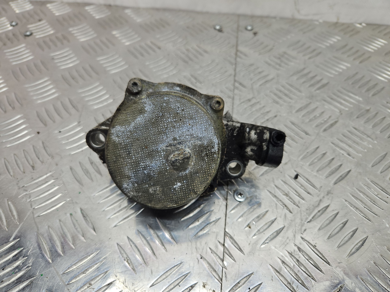 насос вакуумный Ford Fiesta 5 поколение 2004, 1.4 л., F6JA, дизель, МКПП, хетчбэк 5 дв., передний привод, 7281440900 - фото №1