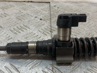 форсунка Volkswagen Passat B6 (2005 - 2010), 2.0 л., дизель, 03G130073T