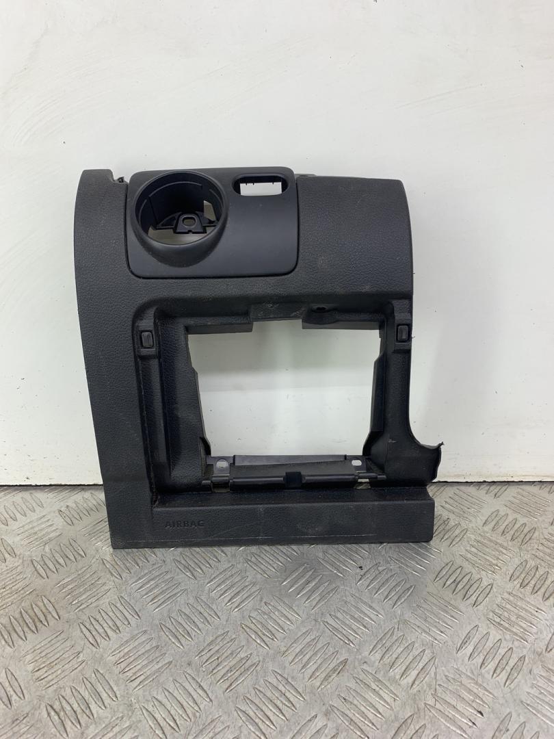 бардачок Volkswagen Golf 6 поколение 2008, 1.4 л., CGGA, бензин, 5МКПП, голубой, хетчбэк 5 дв., передний привод, 5K1858365B, 5K1858367B - фото №1