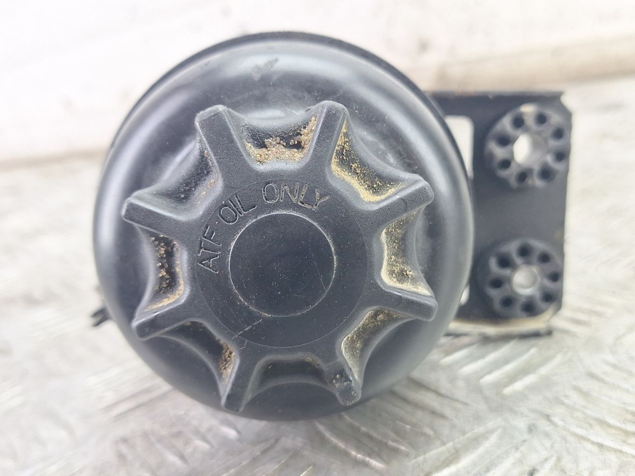 бачок гидроусилителя BMW 1 серия E81/E82/E87/E88 2006, 1.6 л., N45 B16 A, бензин, МКПП, хетчбэк 5 дв., задний привод, 32411097164 - фото №1