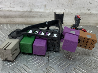 блок реле Opel Corsa B [рестайлинг] 1998, 1.0 л., X 10 XE, бензин, МКПП, горчичный, хетчбэк 3 дв., передний привод, 09114588