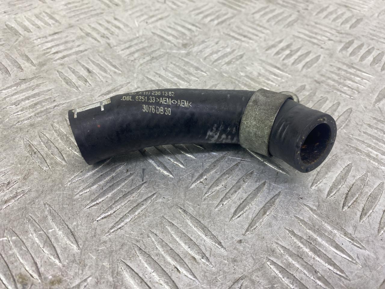 патрубок радиатора Mercedes-Benz SLK-Класс R170 2000, 2.0 л., M 111.958, бензин, АКПП, черный, кабриолет, задний привод, A1112381382, 3076DB30 - фото №1