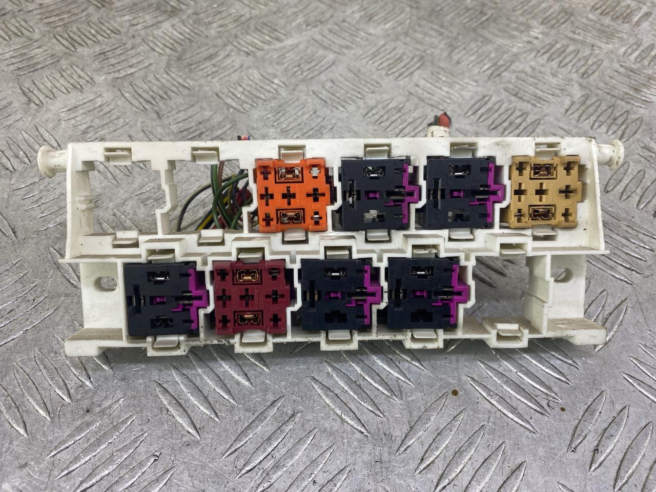 блок реле Volkswagen Lupo 1 поколение (1998 - 2005), 1.4 л., AMF, дизель, розовый, хетчбэк 3 дв., передний привод, 6X0937503 - фото №1