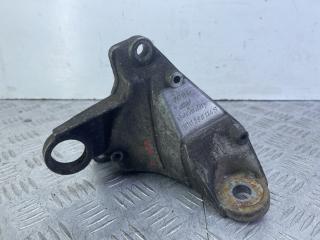 кронштейн КПП Volkswagen Passat B5 1999, 1.9 л., дизель, зеленый, универсал, передний привод, 8D0399114S