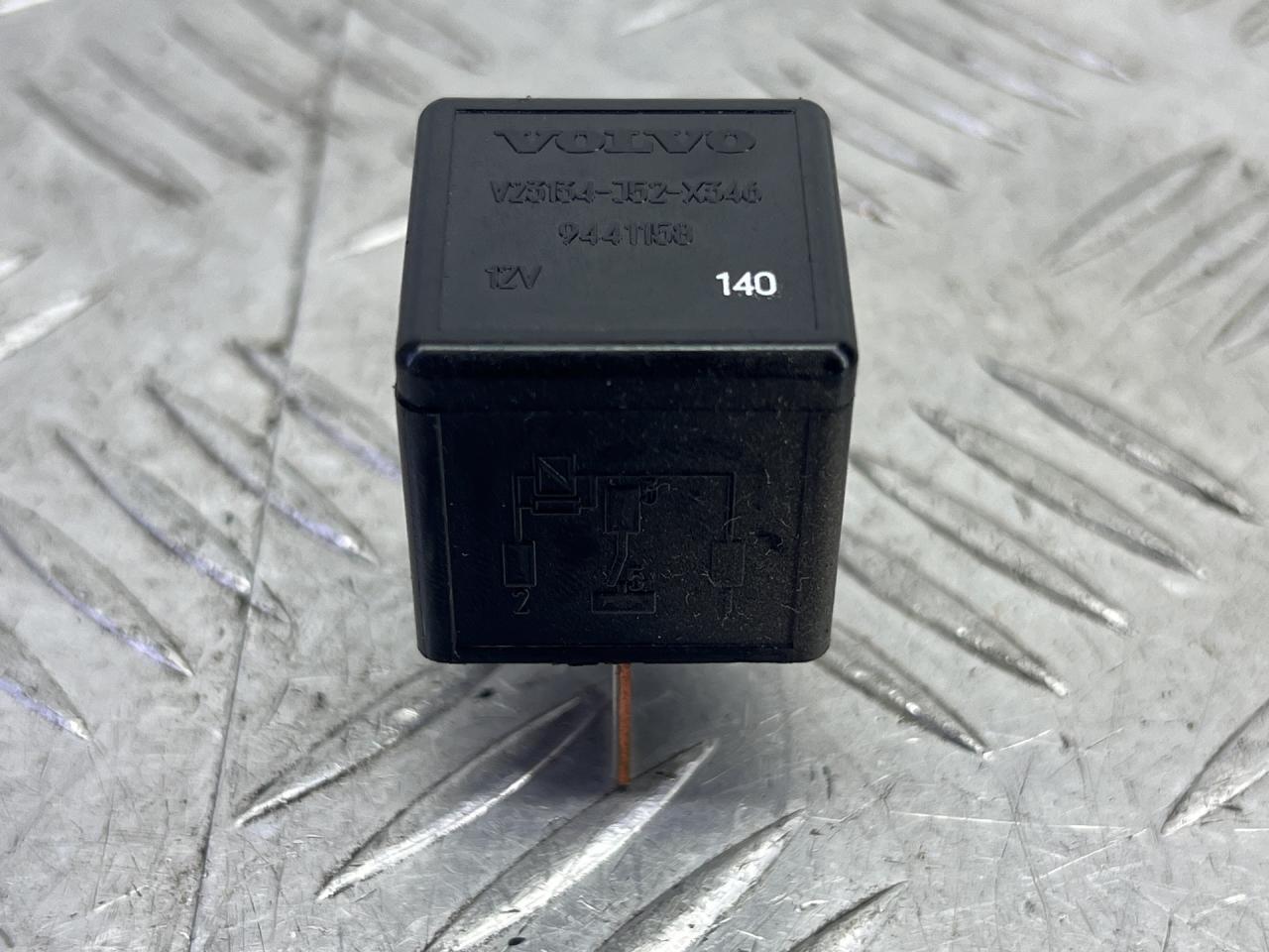 реле (прочие) Volvo V70 2 поколение 2001, 2.4 л., B 5244 T3, бензин, АКПП, серебро, универсал, полный привод, 9441158 - фото №1