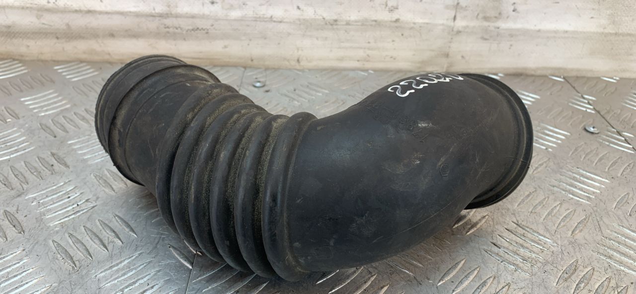 патрубок воздушного фильтра Toyota Corolla 8 поколение (E110) 1999, 1.4 л., 4ZZ-FE, бензин, МКПП, хетчбэк 3 дв., передний привод, 17881-22040 - фото №1