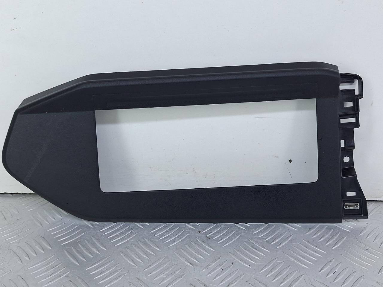 рамка под магнитолу Volkswagen Caddy 5 поколение 2022, бежевый, фургон, передний привод, 2K8858069H - фото №1