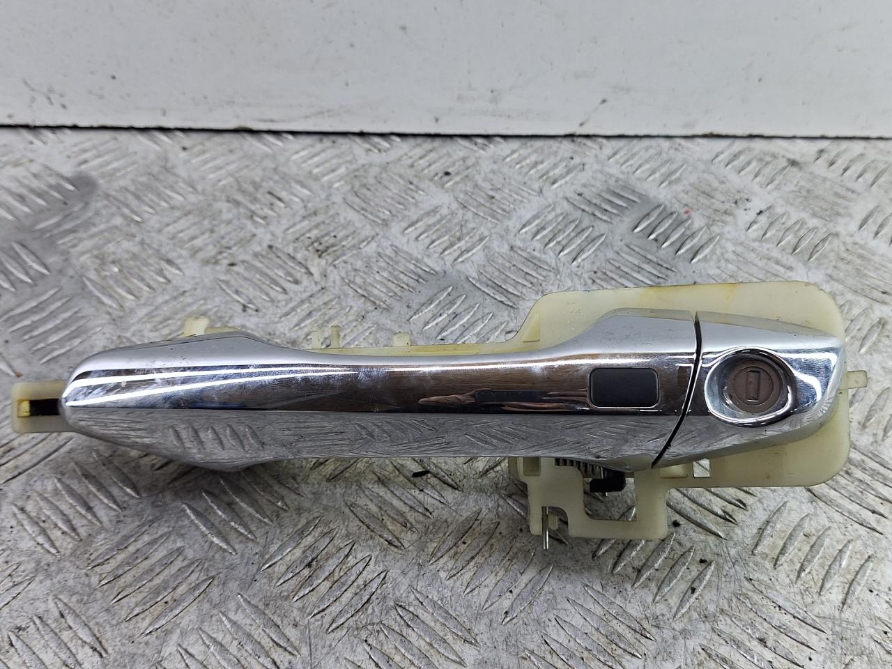 ручка наружная Hyundai Grand Santa Fe 1 поколение 2015, 2.2 л., D4HB, дизель, АКПП, внедорожник 5 дв., полный привод - фото №1