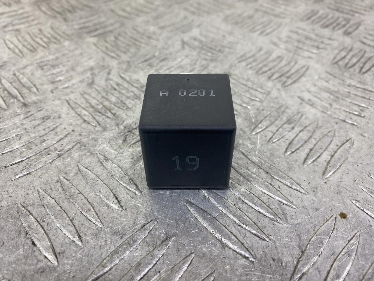 реле стеклоочистителей Volkswagen Lupo 1 поколение (1998 - 2005), 1.4 л., AMF, дизель, розовый, хетчбэк 3 дв., передний привод, 191955531 - фото №1