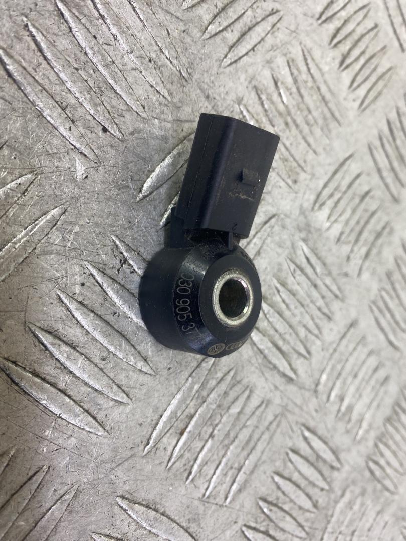 датчик детонации Skoda Octavia 3 поколение (A7) 2016, 1.4 л., CZDA, бензин, хетчбэк 5 дв., передний привод, 030905377D - фото №1