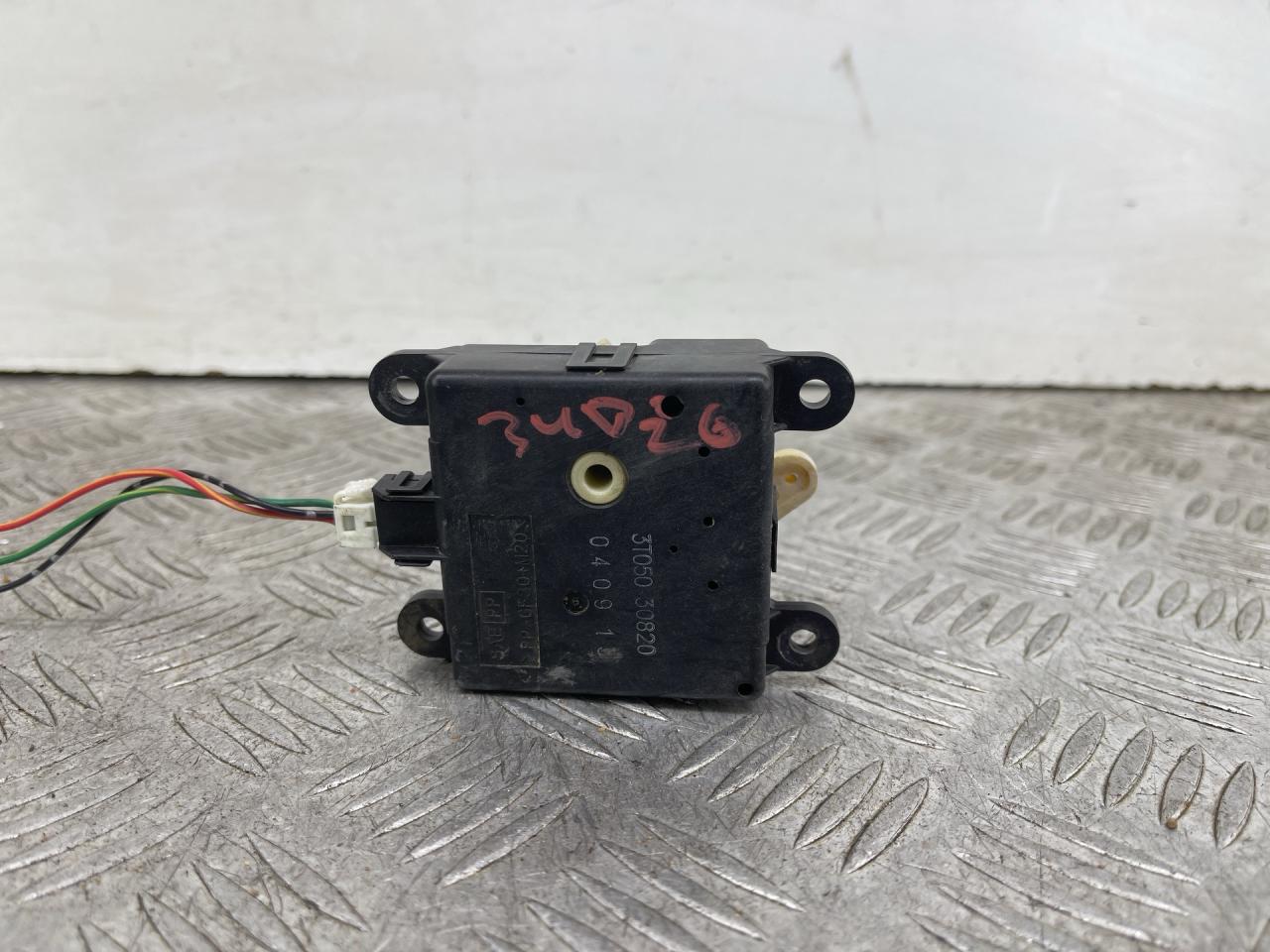 моторчик заслонки печки Nissan Primera P12 2005, 1.9 л., дизель, универсал, 3T05030820 - фото №1