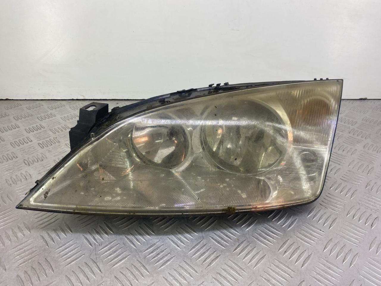 фара левая Ford Mondeo 3 поколение (2000 - 2003), 1.8 л., бензин, МКПП, серый, универсал, передний привод, 0301174201, 1S7113006AM - фото №1